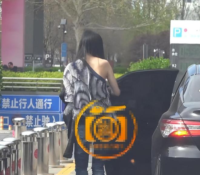 复好了逛奢侈品店像极了富家千金19岁李嫣容貌大变兔唇完全修(图5)
