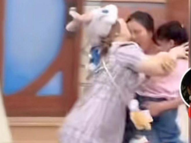 路人透露打架后续夫妻俩太过分反转！迪士尼“兔头姐”被扒光